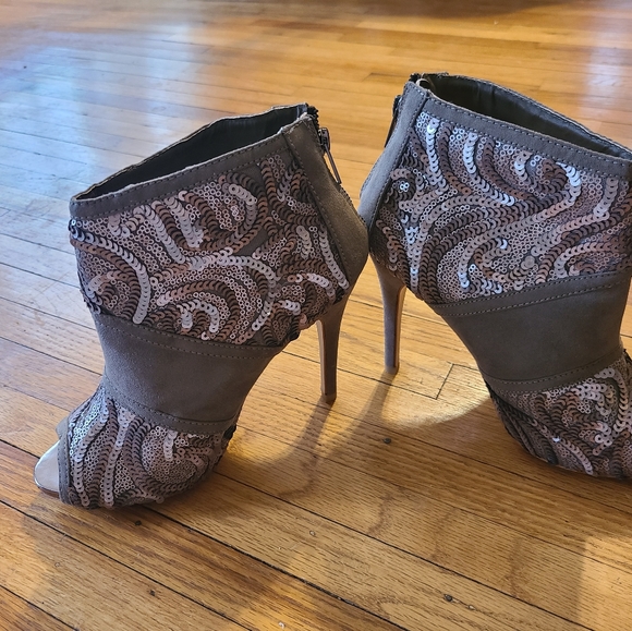 High heeled ankle booties boots misses size 6. LIKE NEW - Picture 8 of 16